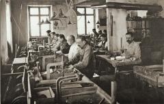 Arbeiter in der Historischen Edelsteinschleiferei Wintermantel