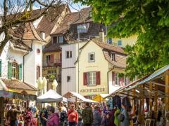 Warenmarkt Liestal: Verschiedene Stände sind in der Altstadt aufgebaut.